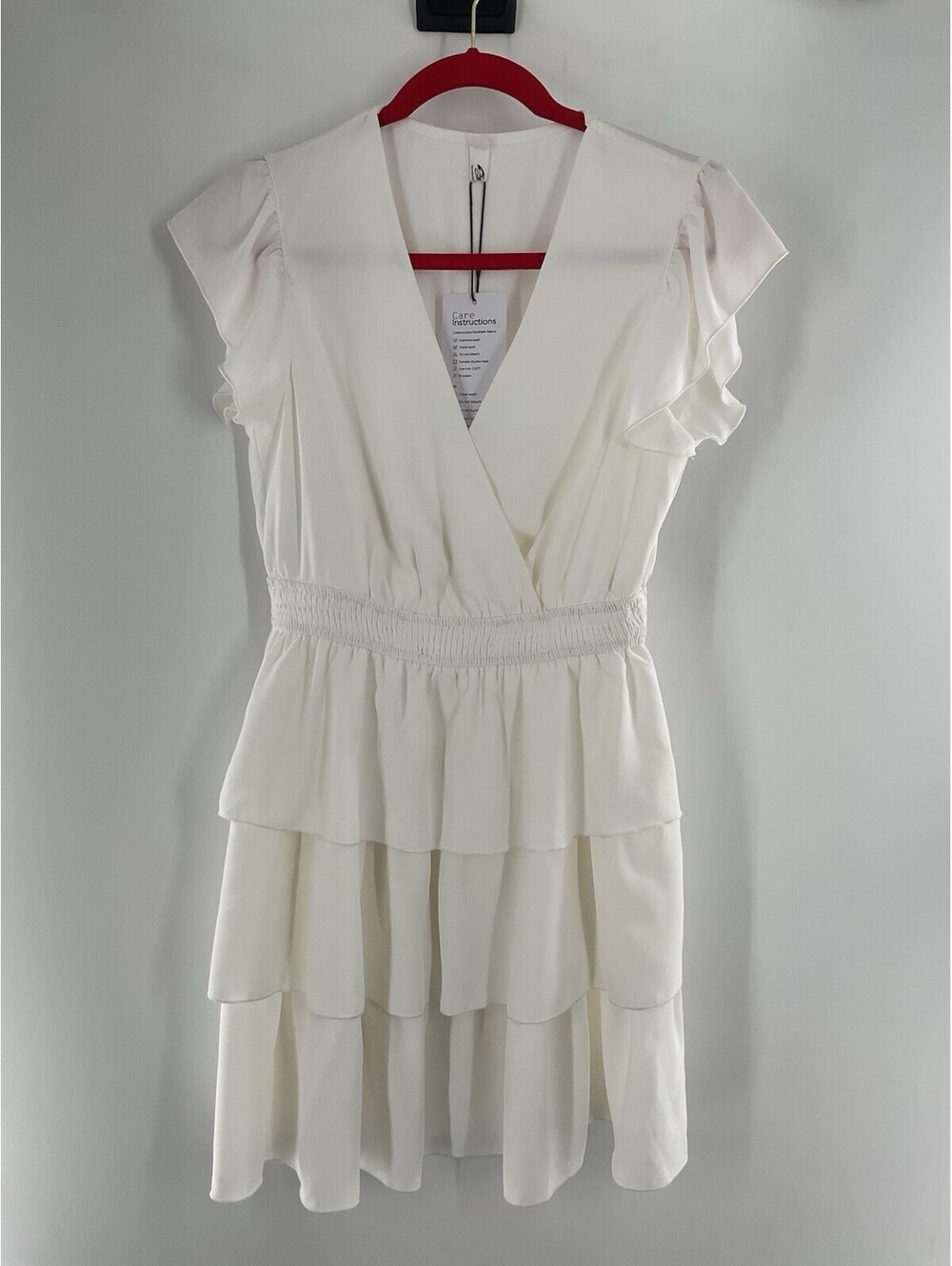 Byinns Women’s Nwt Size Medium White Dress V-Neck Flutter Sleeve 055